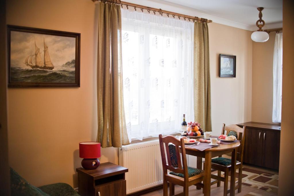 Dom Artusa Ustka Rom bilde